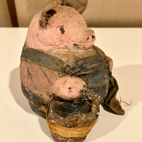 Vintage American Folk Art Clay & Clothโ Working Pig Figurine - 3x3 Inches - Picture 3 of 7